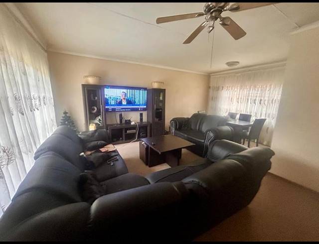 3 BEDROOM HOUSE FOR SALE IN FLORAPARK